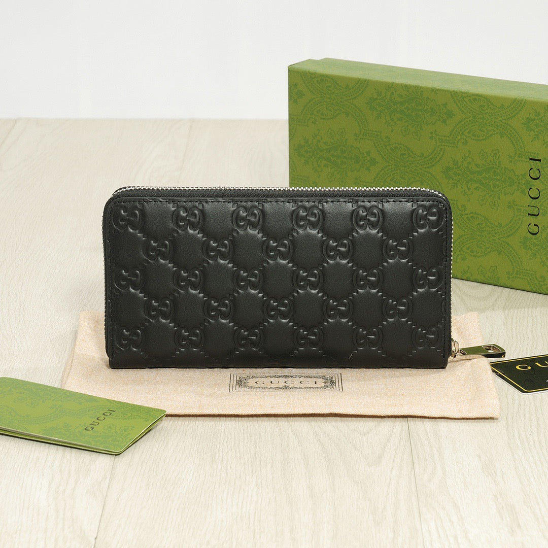 Gucci Single Zipper Handbag Black 20x10cm